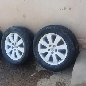диске пакрукеси  215/65/17