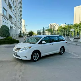 Toyota Sienna 2015