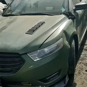 Ford Taurus 2013