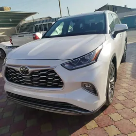 Toyota Highlander 2021