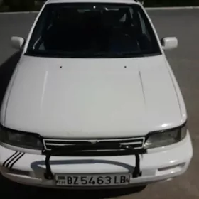 Mitsubishi Chariot 1998