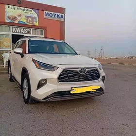 Toyota Highlander 2021