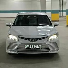 Toyota Camry 2021
