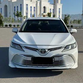 Toyota Camry 2019