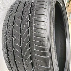 Bridgestone taze 235/40/19