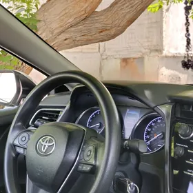 Toyota Camry 2018