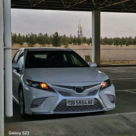 Toyota Camry 2019