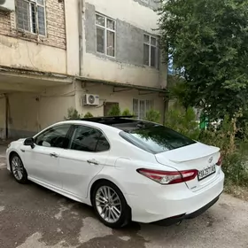 Toyota Camry 2019