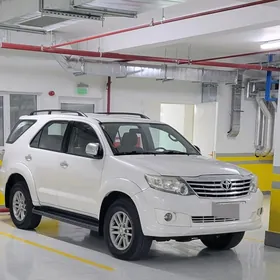 Toyota Fortuner 2013