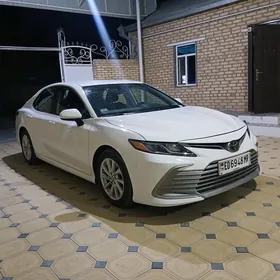 Toyota Camry 2021