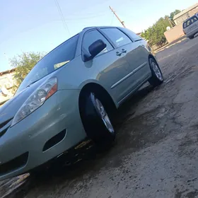 Toyota Sienna 2008