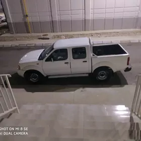 Nissan Navara 2004