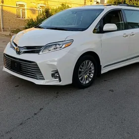 Toyota Sienna 2018