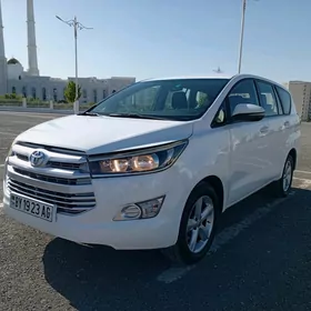 Toyota Innova 2020