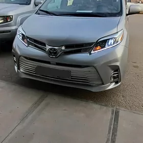 Toyota Sienna 2020