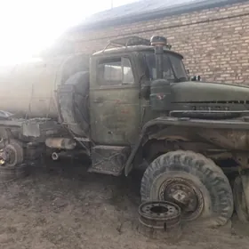 Ural 4320 1985