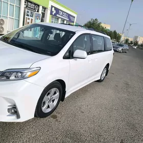 Toyota Sienna 2018