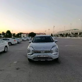 Mitsubishi Outlander 2023