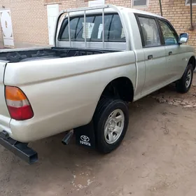 Mitsubishi L200 2001
