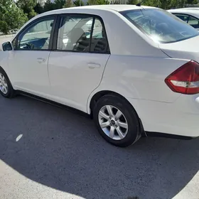 Nissan Versa 2010