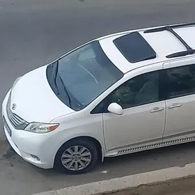 Toyota Sienna 2014