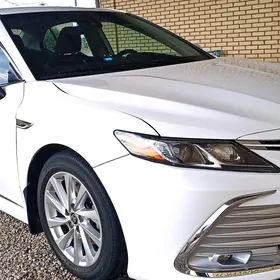 Toyota Camry 2021