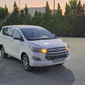Toyota Innova 2020