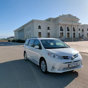 Toyota Sienna 2019