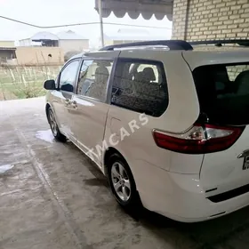 Toyota Sienna 2016