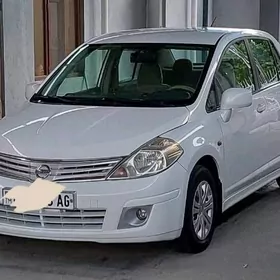 Nissan Tiida 2011