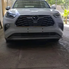 Toyota Highlander 2021