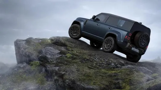 Land Rover Defender получил больше технологий, V8 от BMW и 635 «лошадей»