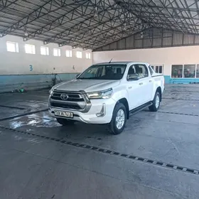 Toyota Hilux 2023