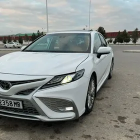 Toyota Camry 2019