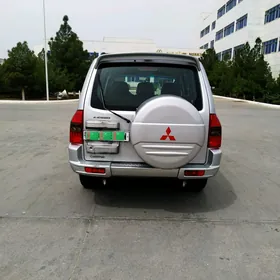 Mitsubishi Pajero 2002