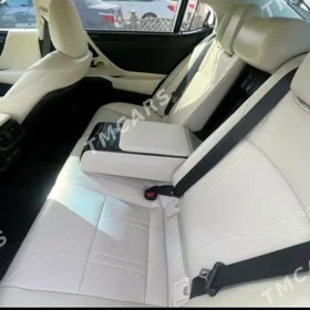 Lexus ES 350 2022