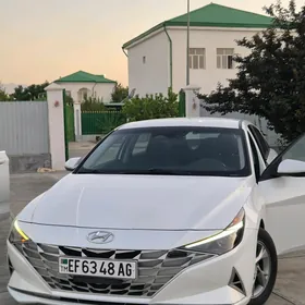 Hyundai Elantra 2022