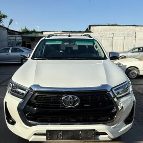 Toyota Hilux 2024