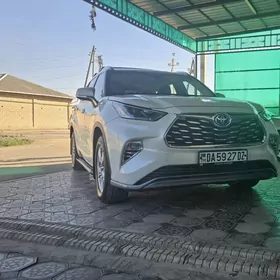 Toyota Highlander 2021