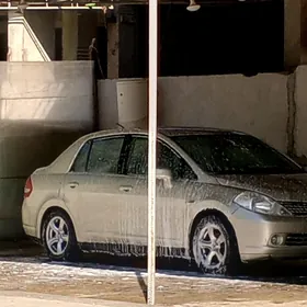 Nissan Tiida 2008