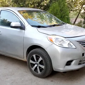 Nissan Versa 2011