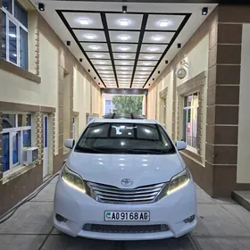 Toyota Sienna 2016