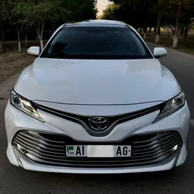 Toyota Camry 2019