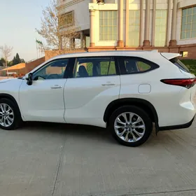 Toyota Highlander 2021
