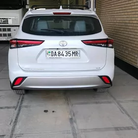 Toyota Highlander 2021