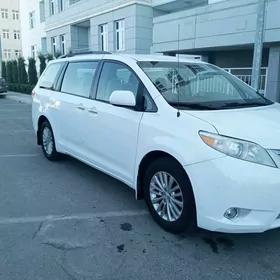 Toyota Sienna 2010