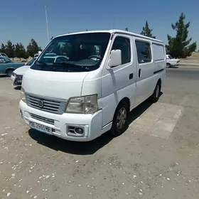 Nissan Urvan 2000