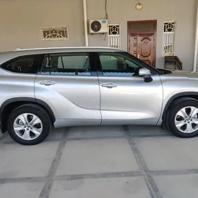 Toyota Highlander 2022