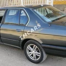 BMW 7 Series 1990