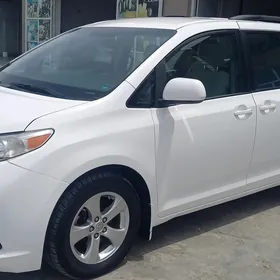 Toyota Sienna 2016